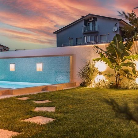 פאז'אנה Villa Elena Deluxe Mit Whirlpool Und Beheiztem Pool Am Meer Und Wunderschoenen Blick Auf Die Brijuni Inseln מראה חיצוני תמונה