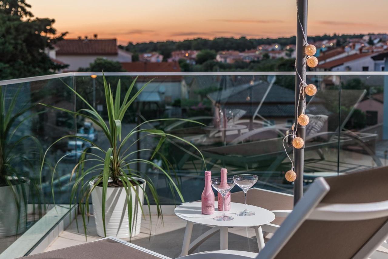 פאז'אנה Villa Elena Deluxe Mit Whirlpool Und Beheiztem Pool Am Meer Und Wunderschoenen Blick Auf Die Brijuni Inseln מראה חיצוני תמונה