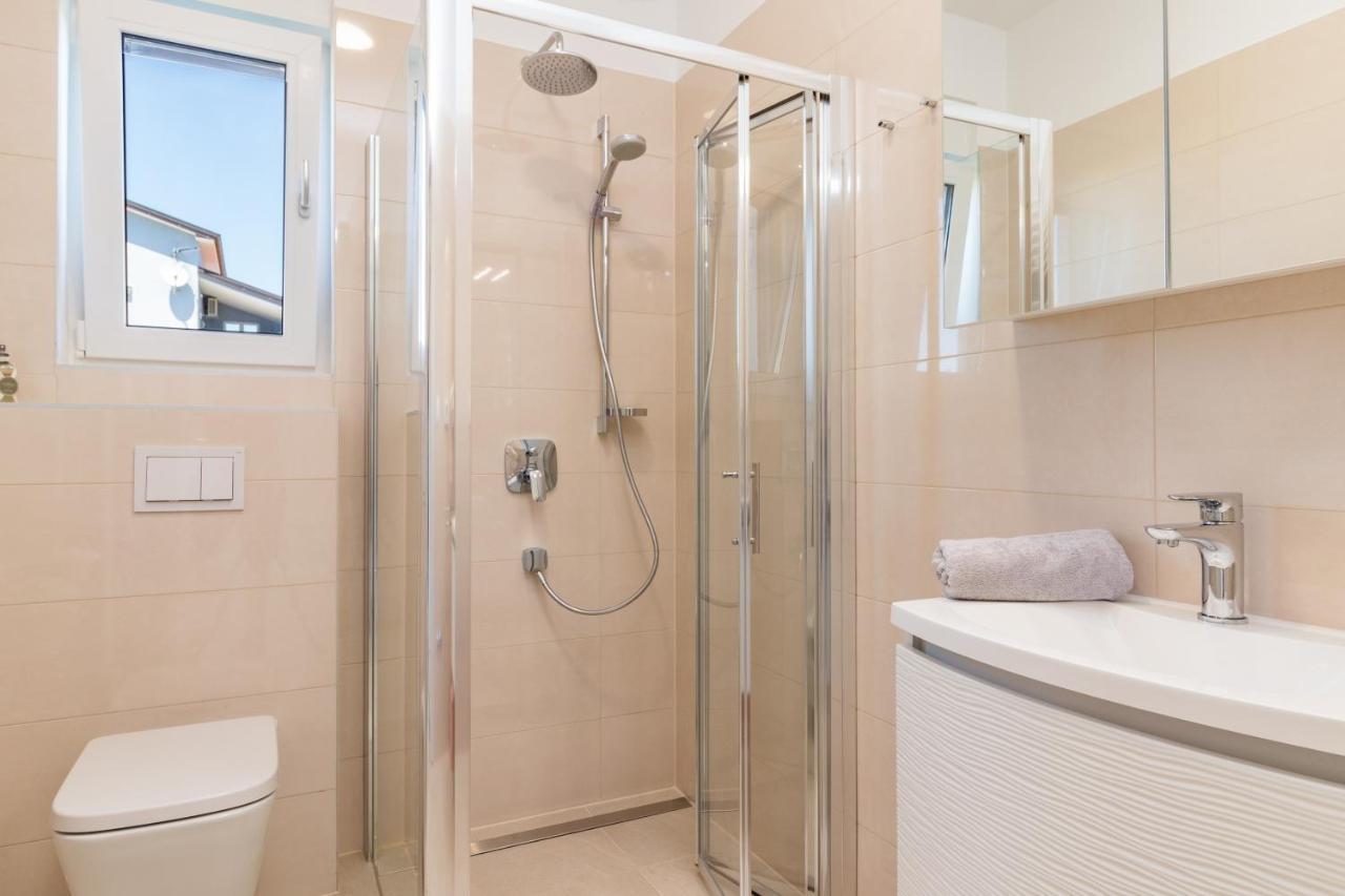 פאז'אנה Villa Elena Deluxe Mit Whirlpool Und Beheiztem Pool Am Meer Und Wunderschoenen Blick Auf Die Brijuni Inseln מראה חיצוני תמונה
