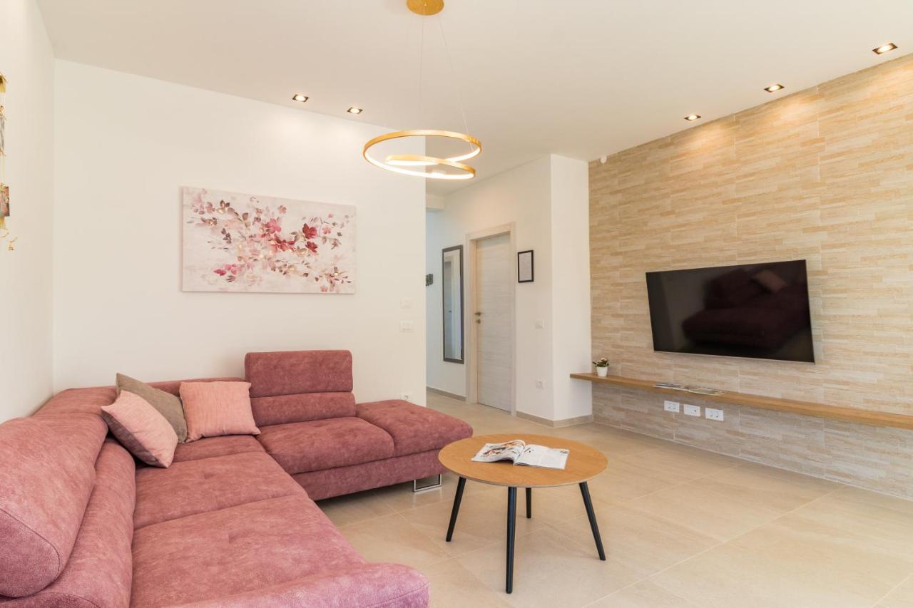 פאז'אנה Villa Elena Deluxe Mit Whirlpool Und Beheiztem Pool Am Meer Und Wunderschoenen Blick Auf Die Brijuni Inseln מראה חיצוני תמונה