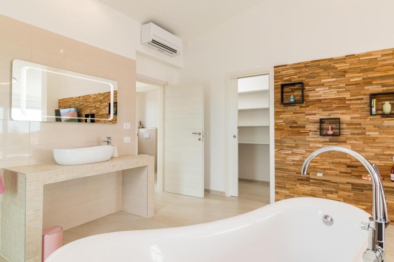 פאז'אנה Villa Elena Deluxe Mit Whirlpool Und Beheiztem Pool Am Meer Und Wunderschoenen Blick Auf Die Brijuni Inseln מראה חיצוני תמונה