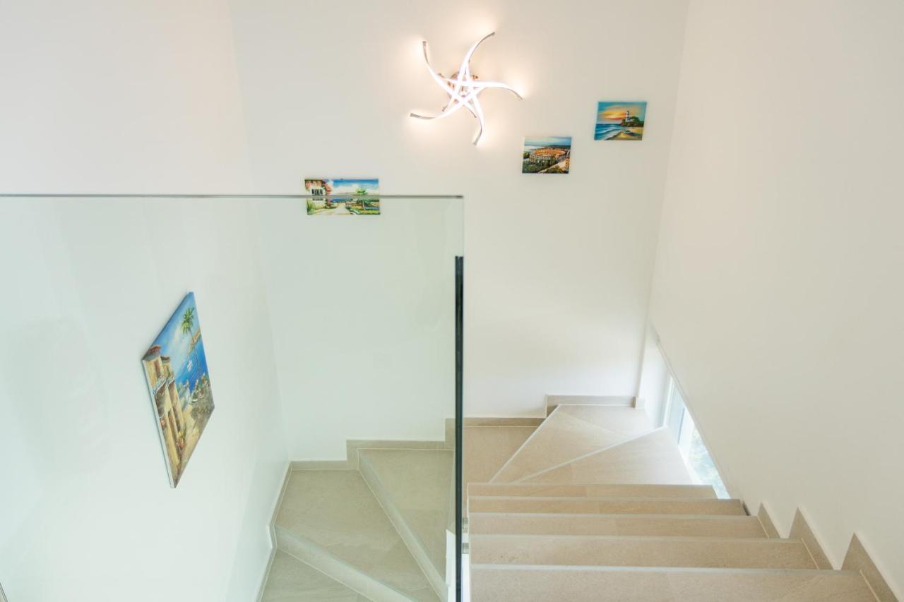 פאז'אנה Villa Elena Deluxe Mit Whirlpool Und Beheiztem Pool Am Meer Und Wunderschoenen Blick Auf Die Brijuni Inseln מראה חיצוני תמונה
