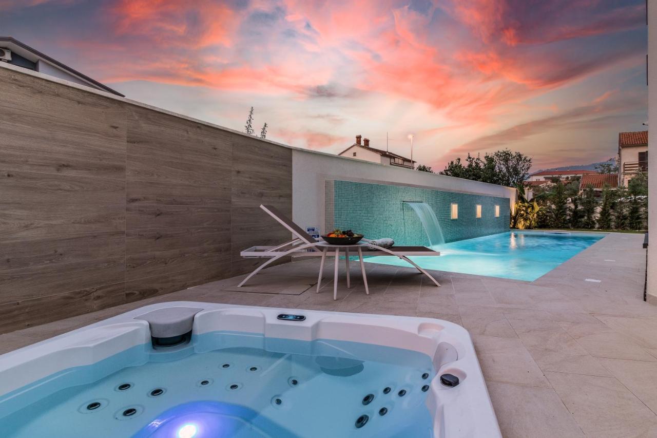 פאז'אנה Villa Elena Deluxe Mit Whirlpool Und Beheiztem Pool Am Meer Und Wunderschoenen Blick Auf Die Brijuni Inseln מראה חיצוני תמונה