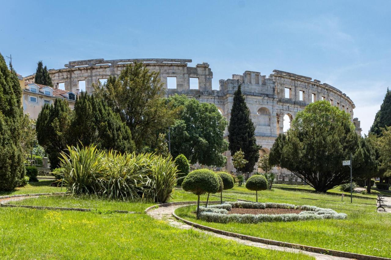 פאז'אנה Villa Elena Deluxe Mit Whirlpool Und Beheiztem Pool Am Meer Und Wunderschoenen Blick Auf Die Brijuni Inseln מראה חיצוני תמונה